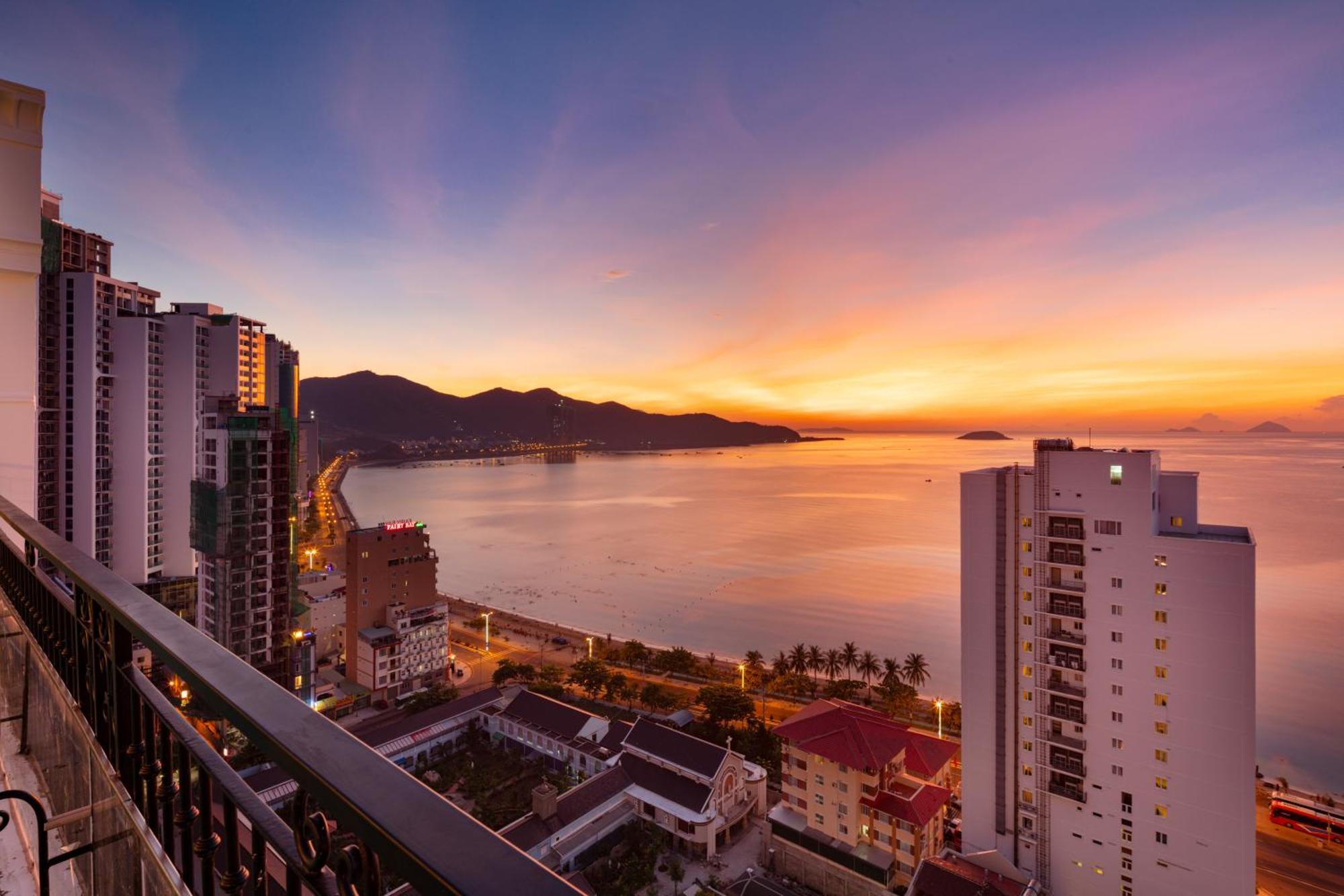 Daphovina Hotel Nha Trang Esterno foto